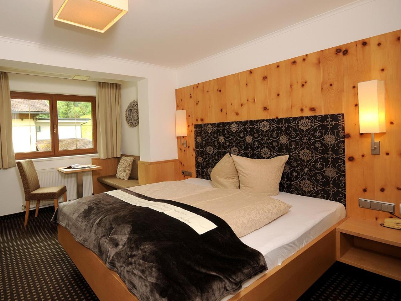 Hotel Burgschrofn Tux Extérieur photo